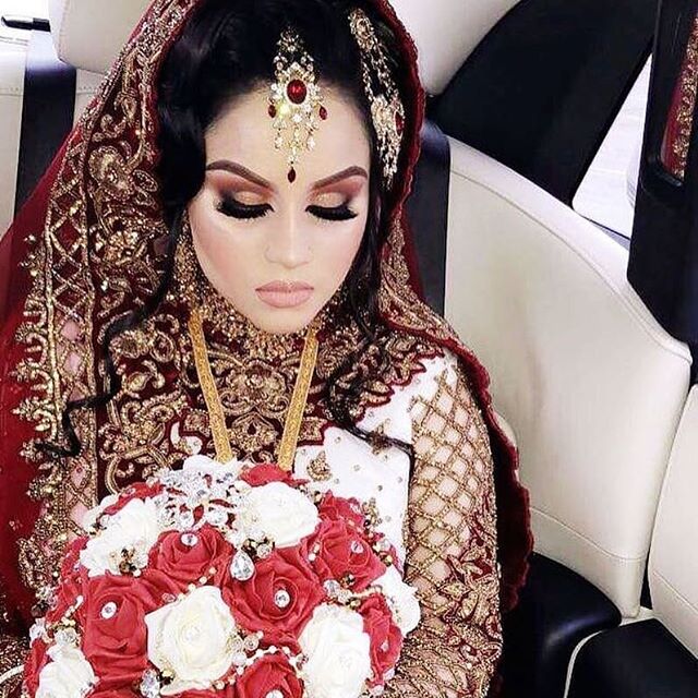 BombayStores's tweet photo. Repost from m.r.s._ahmed 

 #BombayStores #Bradford #bengalibride #whitedress #instagrambrides #bridalblog #gold #love #weddingday #regalbride #traditionalbride #blessed #marriedtomybestfriend #2018bride #alhamdulillah https://t.co/1fytL8maLn