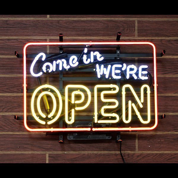 onetoothcbridge's tweet photo. COME IN TODAY AND SAVE 15% ON SHORTS, SKORTS
20% ON SWEATERS AND DON'T MISS OUT ON OUR 
$25.00 RACK... OPEN TODAY UNTIL 1:00 PM AND CLOSED MONDAY, MAY 21ST.  HAVE A GREAT LONG WEEKEND. https://t.co/dDKn4CXE3V