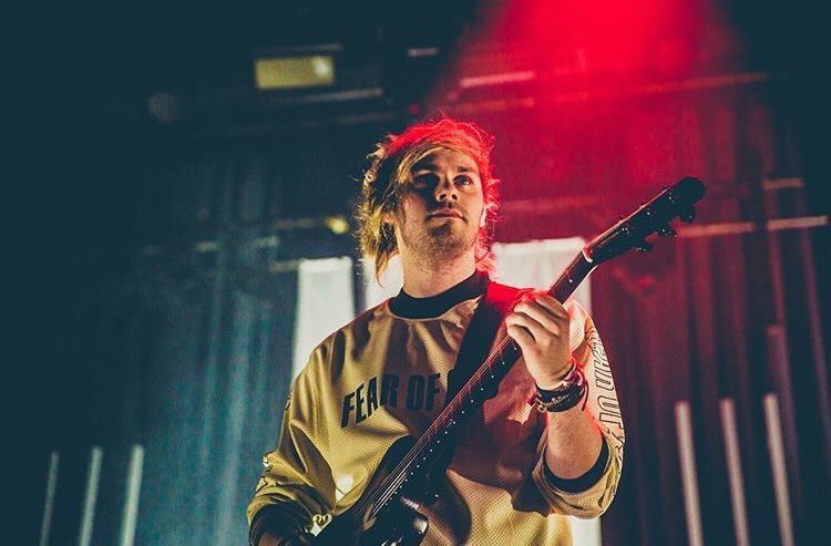 anyone seeing 5SOS? which show? ❤️