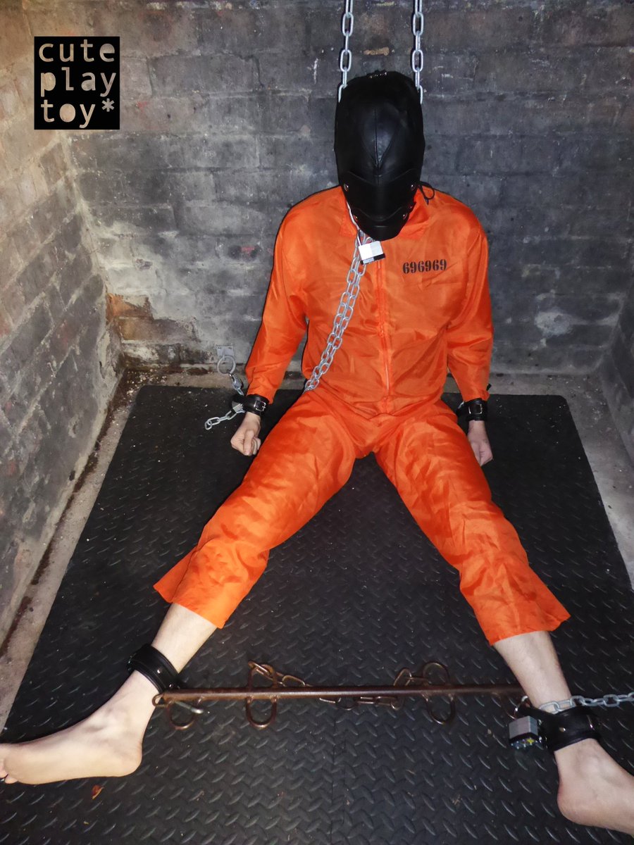 cuteplaytoy's tweet photo. : @Worcestermaster invited me to have a relaxed afternoon in a quiet place. food was served there as well. #fetishlife #gaybondage #prisoner #gayfetish #chainedboy #boyinchains #bondageboy https://t.co/90CWnQ1q1g