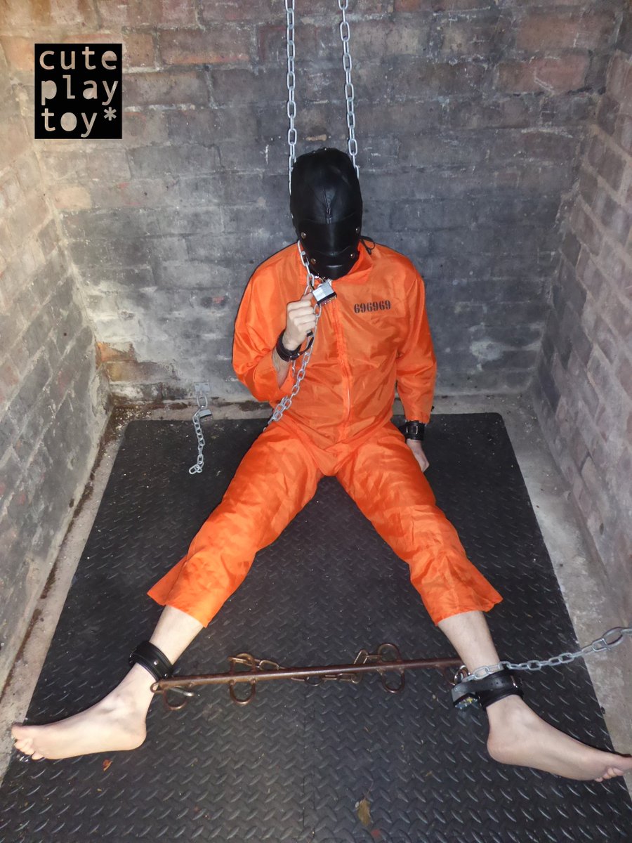 cuteplaytoy's tweet photo. : @Worcestermaster invited me to have a relaxed afternoon in a quiet place. food was served there as well. #fetishlife #gaybondage #prisoner #gayfetish #chainedboy #boyinchains #bondageboy https://t.co/90CWnQ1q1g