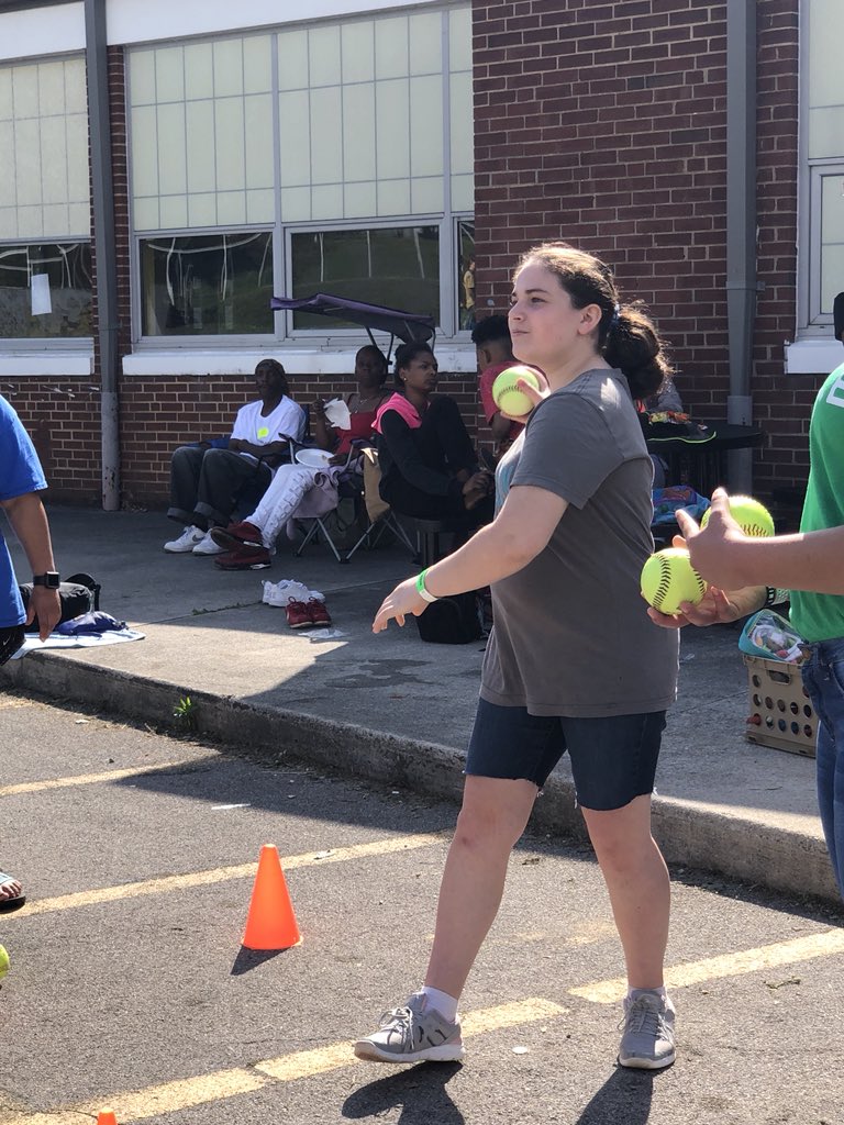 MrsJenniferPace's tweet photo. #VineRocks #OutdoorPalooza @VMMS_CommSchool @VineMSKnox @DesireeOJones https://t.co/FWykF4mUGR