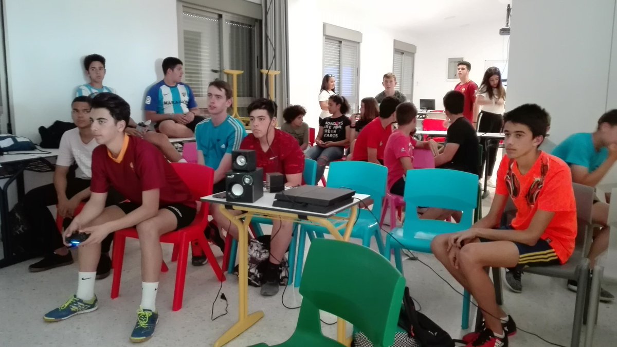 ColegioEP's tweet photo. #seguimos #XJornadaSolidaria #comienzamos #torneo #Fifa https://t.co/PnDJkio10a