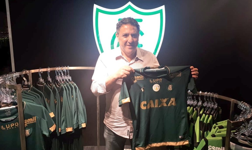 Vou sortear uma camisa 3 do @americamg para quem me seguir e der RT neste tweet.

O vencedor será anunciado na quinta-feira, dia 24 de maio. Boa sorte!