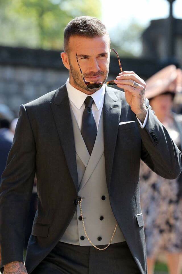 Quando sei il più figo degli eredi al trono, ma al tuo matrimonio arriva Beckham ed è subito “Harry chi?”