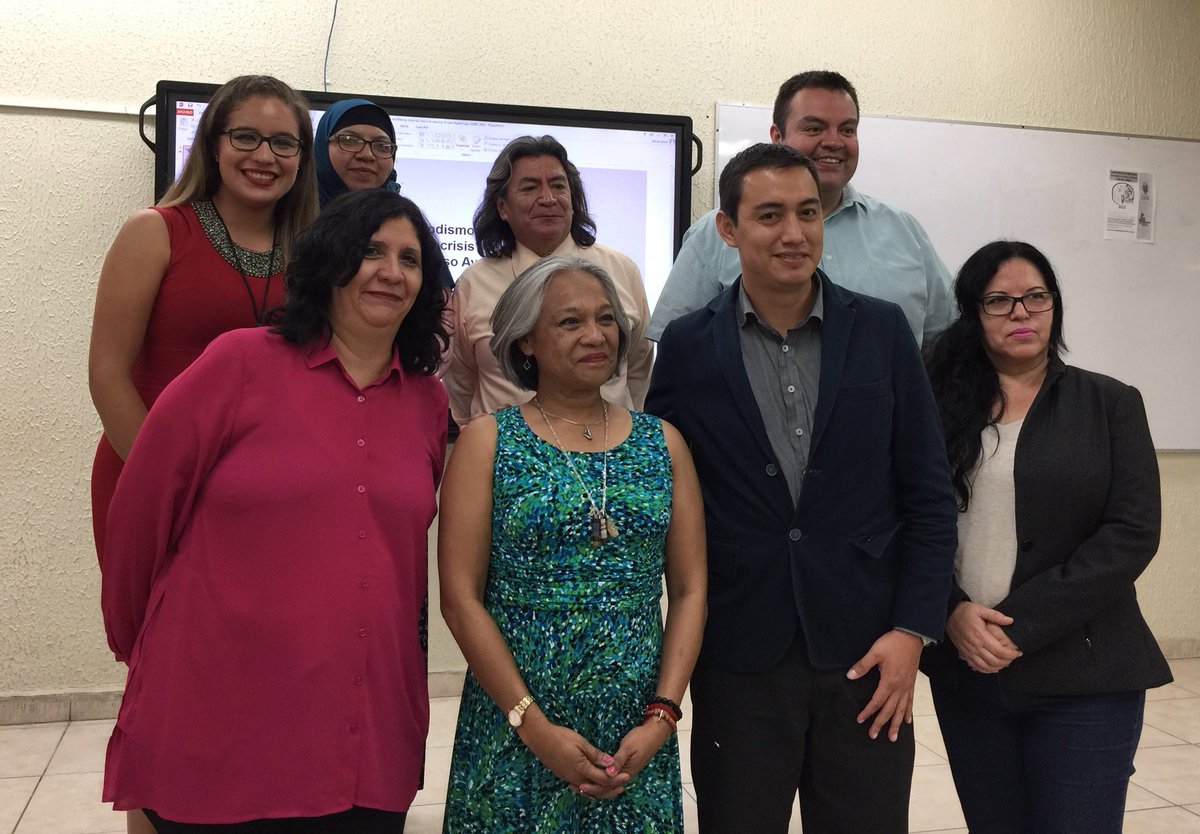 barbaracabazos's tweet photo. ¡Gracias AMIC, por motivarme para continuar en esta lucha! 
“No importa cuántas veces se intente espiar, amenazar o callar a un periodista. Detrás de cada uno viene una nueva generación que seguirá en lucha de un mejor país; porque este no es el México que merecemos”.BC
#AMIC2018 https://t.co/uuCOQKr6Tq