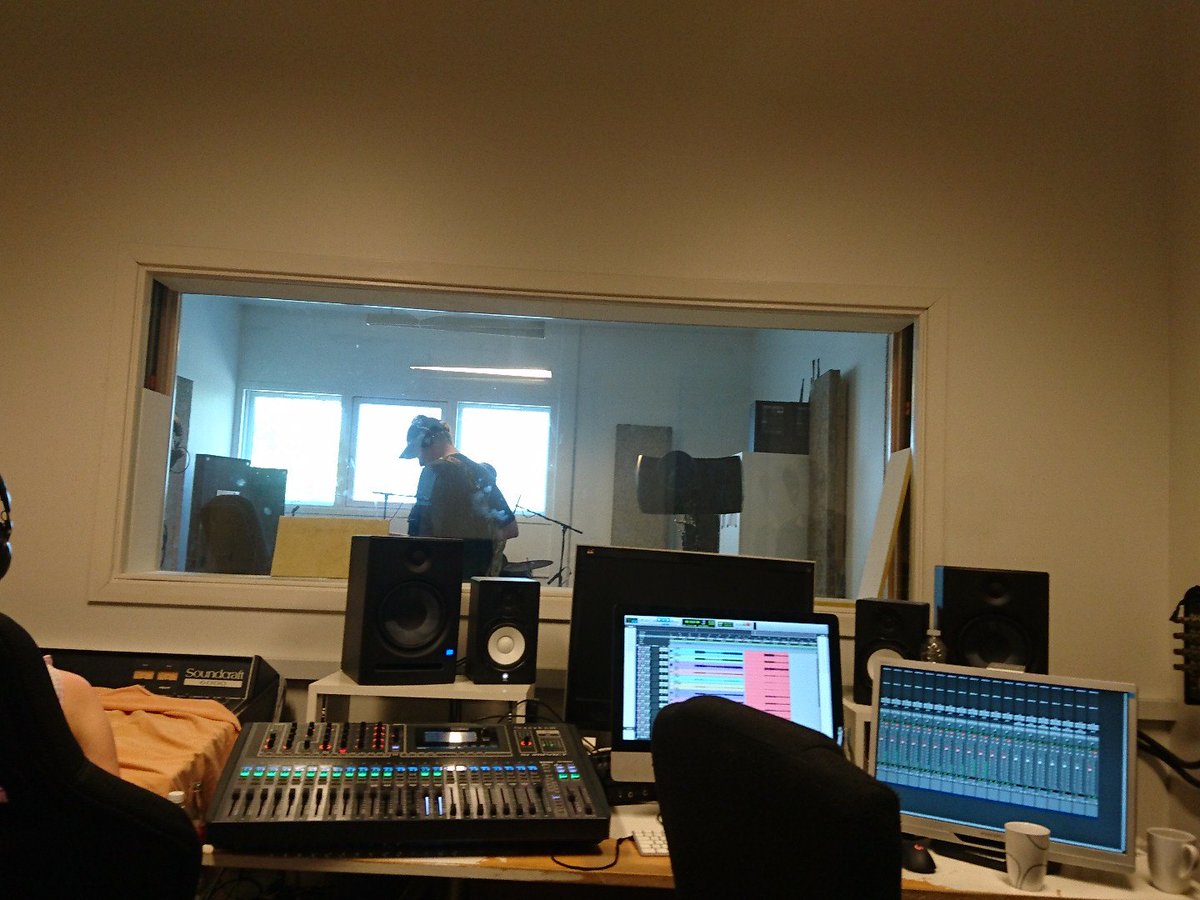 Konjux's tweet photo. A full day of studio sessions.
11 bands, 11 songs, 3 days.
Gonna be one hell of a weekend 😀 https://t.co/FBf0NtQM1f