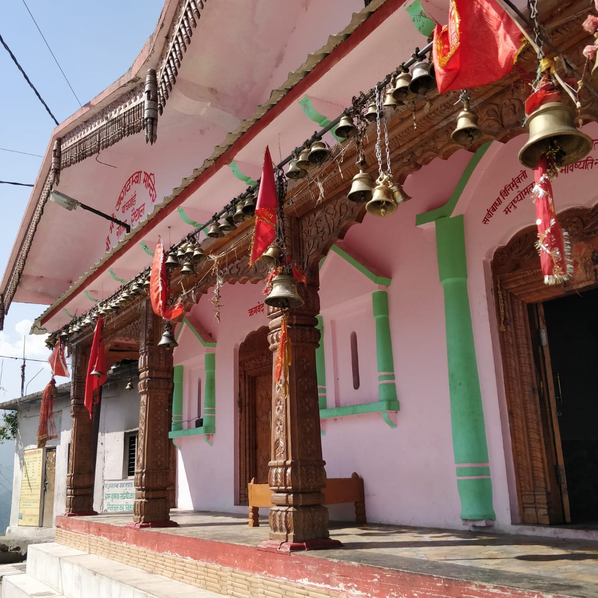 UTDBofficial's tweet photo. Amid the lush greens, with its captivating aura, the 500-year-old Someshwar & Jagdamba Temples in Raithal will embrace you, inner devotee,
#Bloggerbus #ChardhamPlus #Gangotri #Chardham #Uttarakhand #UttarakhandTourism #Simplyheaven #Incredibleindia https://t.co/sbWNfQdWOt