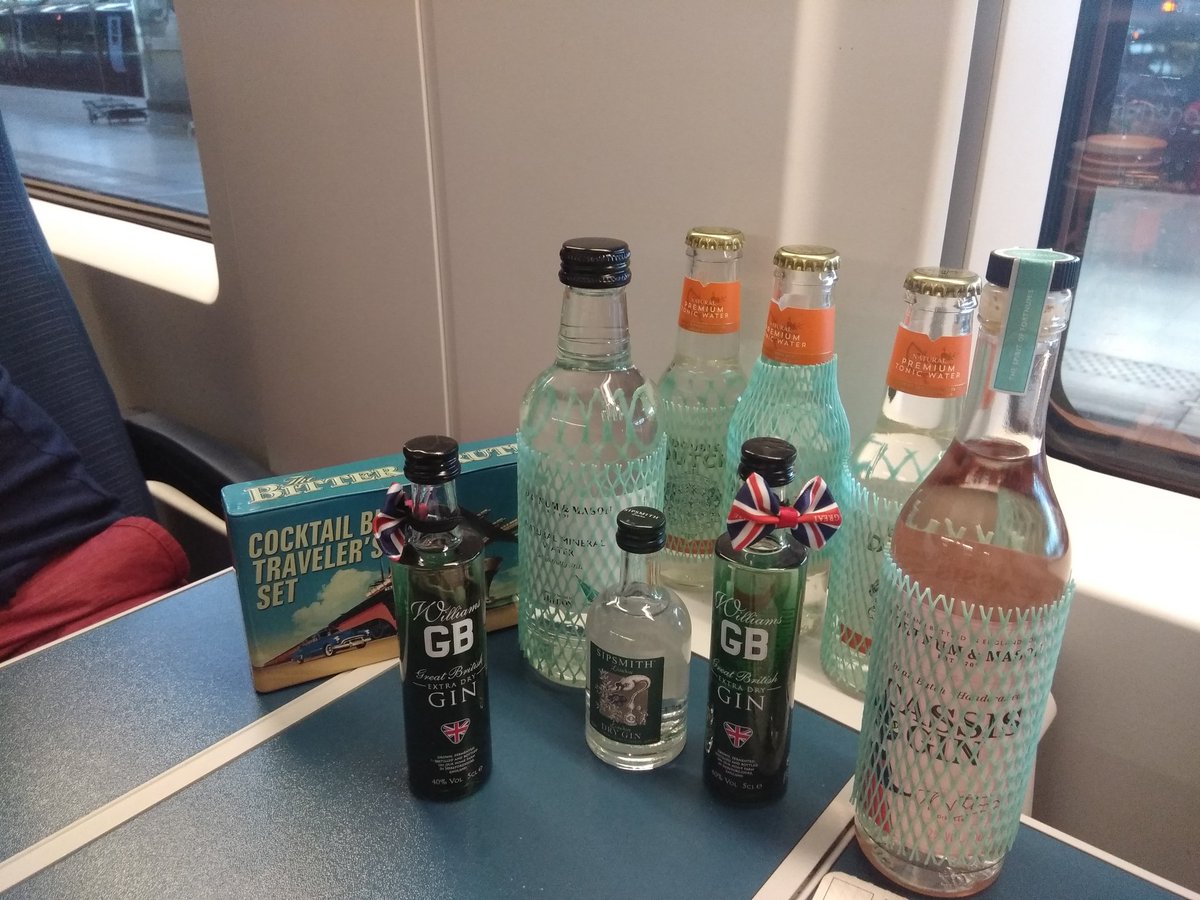 The mini bar. #ES9140 Birthday trip.