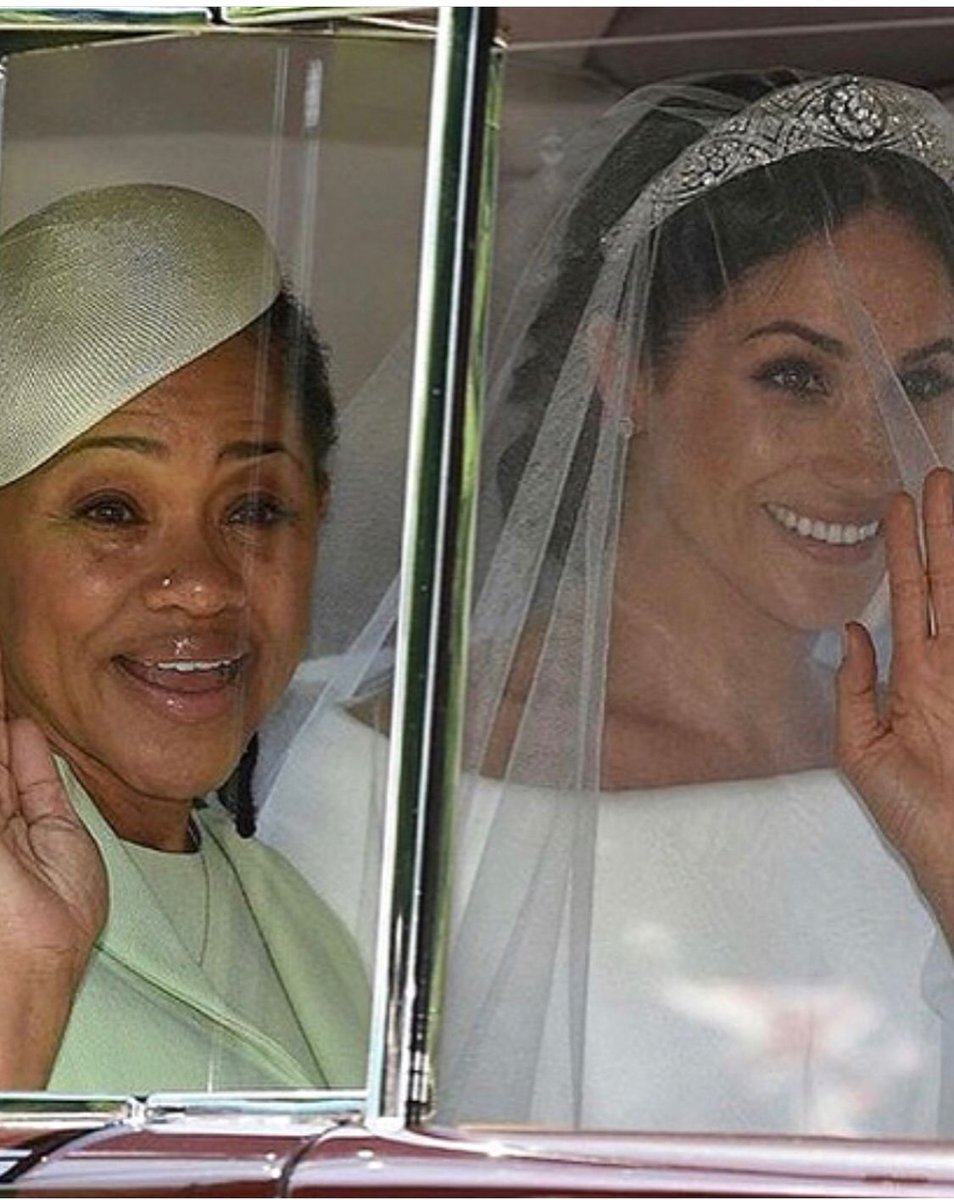 Blk_Street's tweet photo. Reposting @essence:
...
"You better slay, Doria Ragland: Locs ✅ Nose Ring ✅ Unapologetic Blackness ✅ #RoyalWedding https://t.co/gHZQsEHMf5