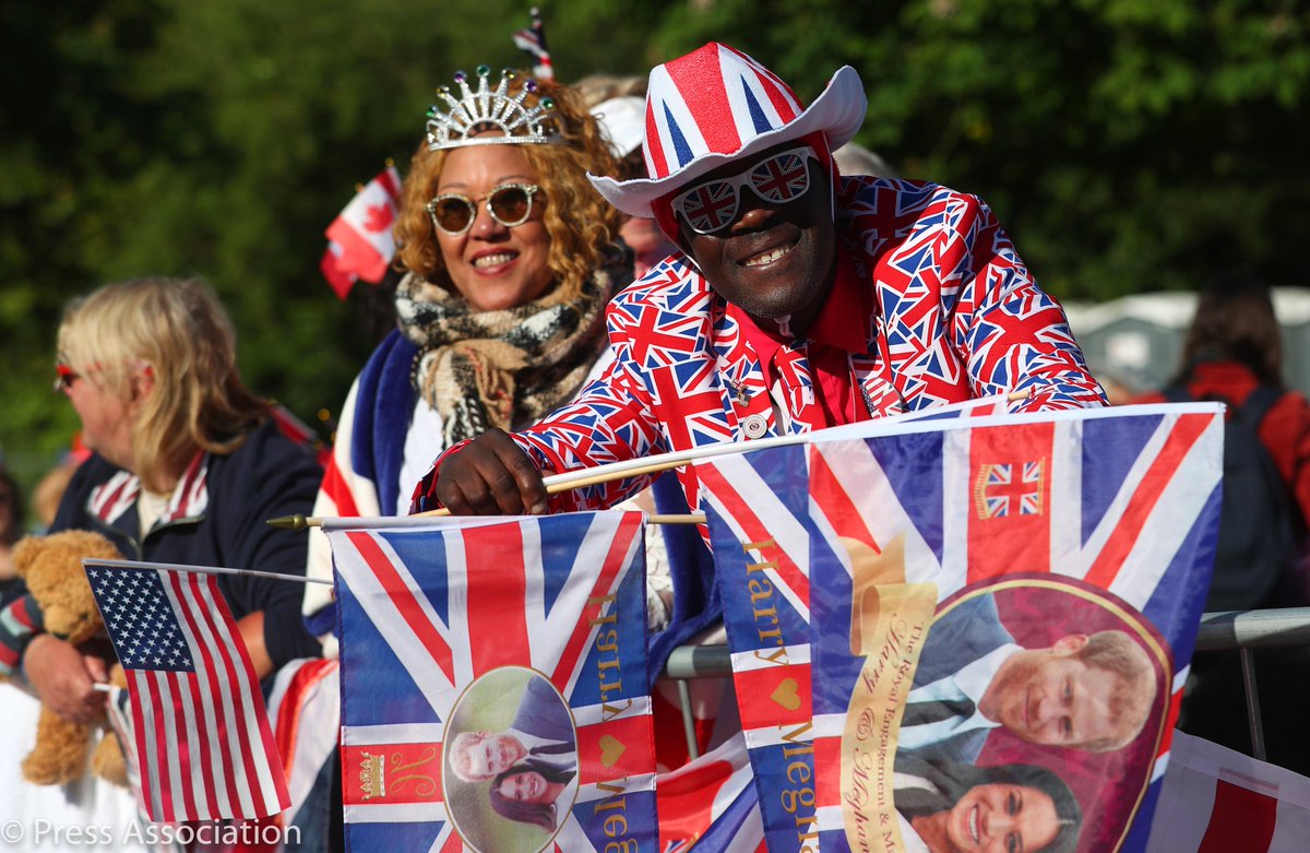 KensingtonRoyal's tweet photo. From the Commonwealth and beyond: Thank you to the amazing crowds in Windsor for the incredible reception for the newly-married Duke and Duchess of Sussex #RoyalWedding https://t.co/VMpBUTr39T