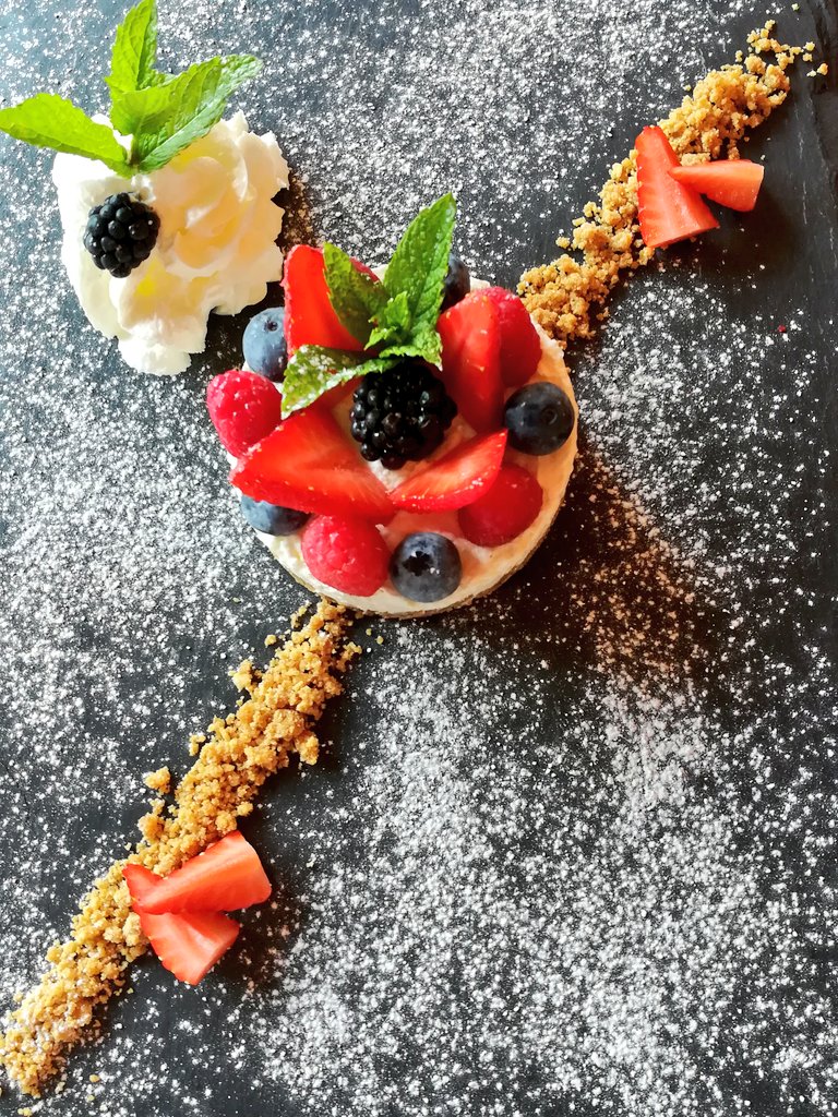 LaConsiglieria's tweet photo. .@Antoninochef -

Tra #bigoialporro  #raviolidibroccolofiolaro e #CheesecakeRedWhite di #chef #MassimilianoMinchio #ristorante #LaStaffa #SanZenonedegliEzzelini trovo un ingrediente 2* @guideMichelinFR
...

@anboemo @MilenaLazzaroni @Barbaga3Gaetano @trevisotoday @marcatreviso https://t.co/FScjFZek6O