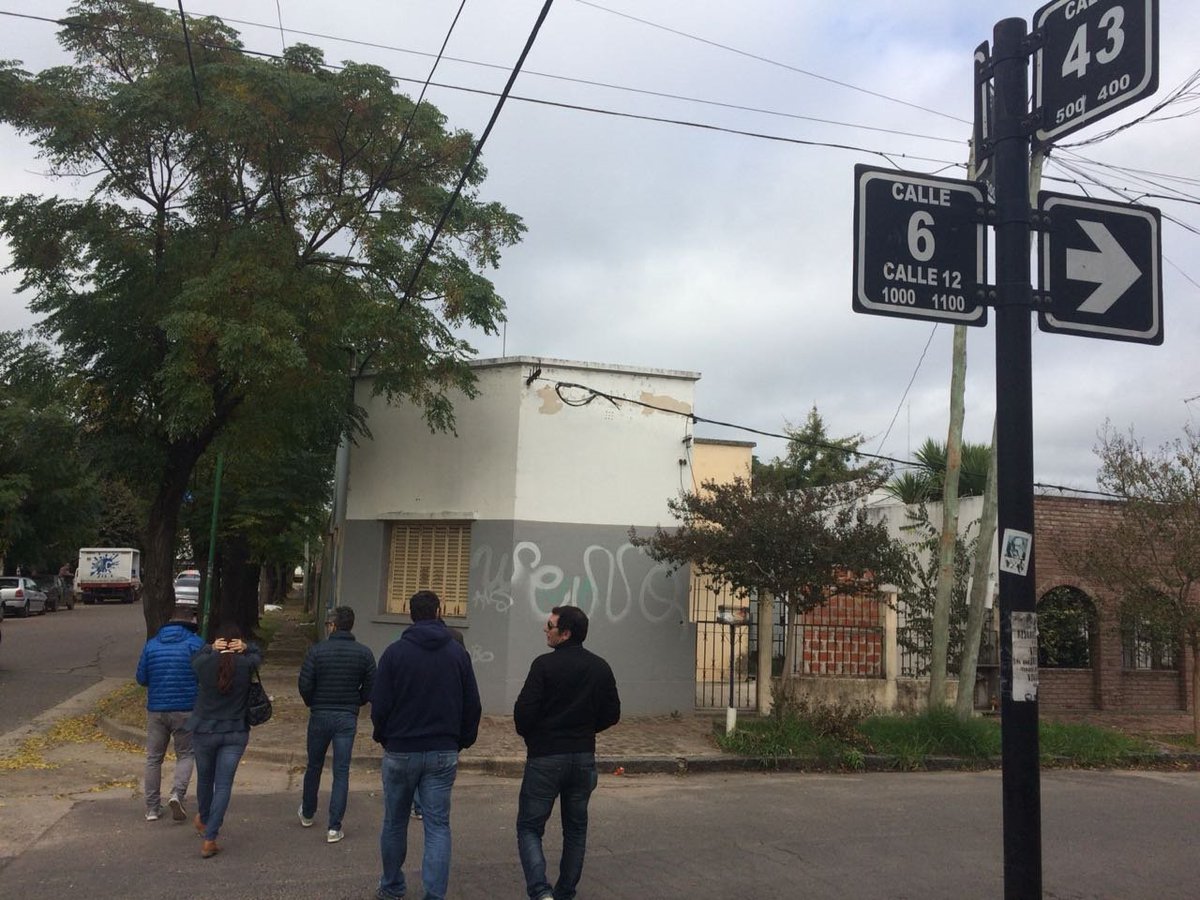 Horacio_Prada's tweet photo. Recorriendo las calles de Villa Elisa, escuchando a los vecinos para seguir #CambiandoJuntos #TimbreoNacional Gestión @JulioGarro #LaPlata https://t.co/fObE6FQyBK