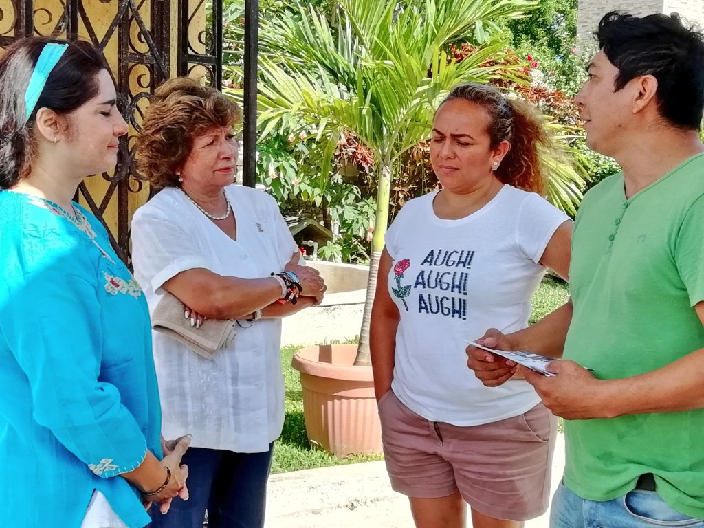 anarosapayan's tweet photo. Buenos días! Iniciamos este sábado saludando a los amigos de #Komchen en compañía de nuestra candidata por el cuarto distrito @MilyRomeroYuc #MerecemosUnMejorFuturo #MovimientoCiudadano #movimientonaranja https://t.co/Js85fBmmYv