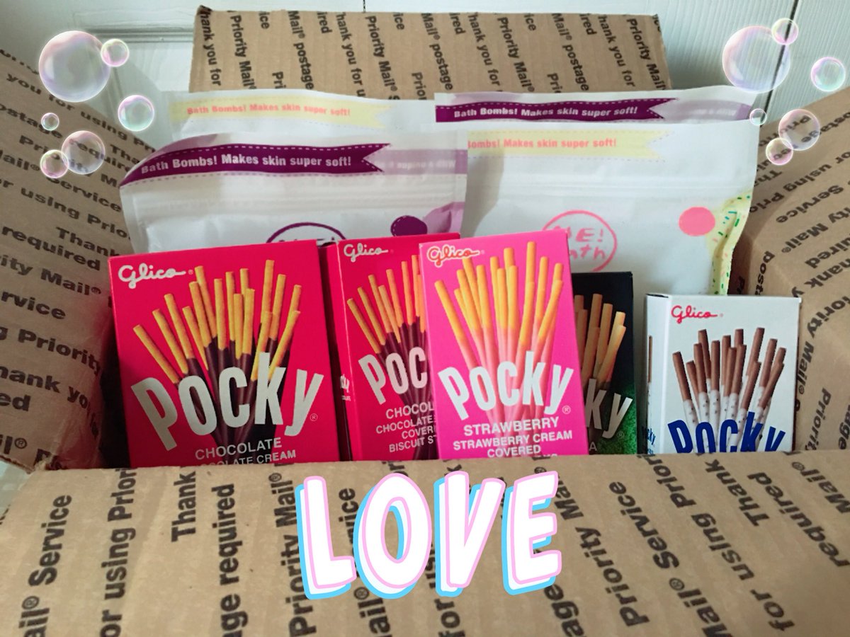 bonbonsandbooks's tweet photo. I won @pockyusa & @mebath thank you so much! I got them today in the mail!! #unboxing #contestwinner #pockyusa #pocky #ilovebathbombs #snackattack #foodie #snackporn #iamawinner #yeame #irock ๐๐๐ป๐๐ https://t.co/1I4vCDg75V