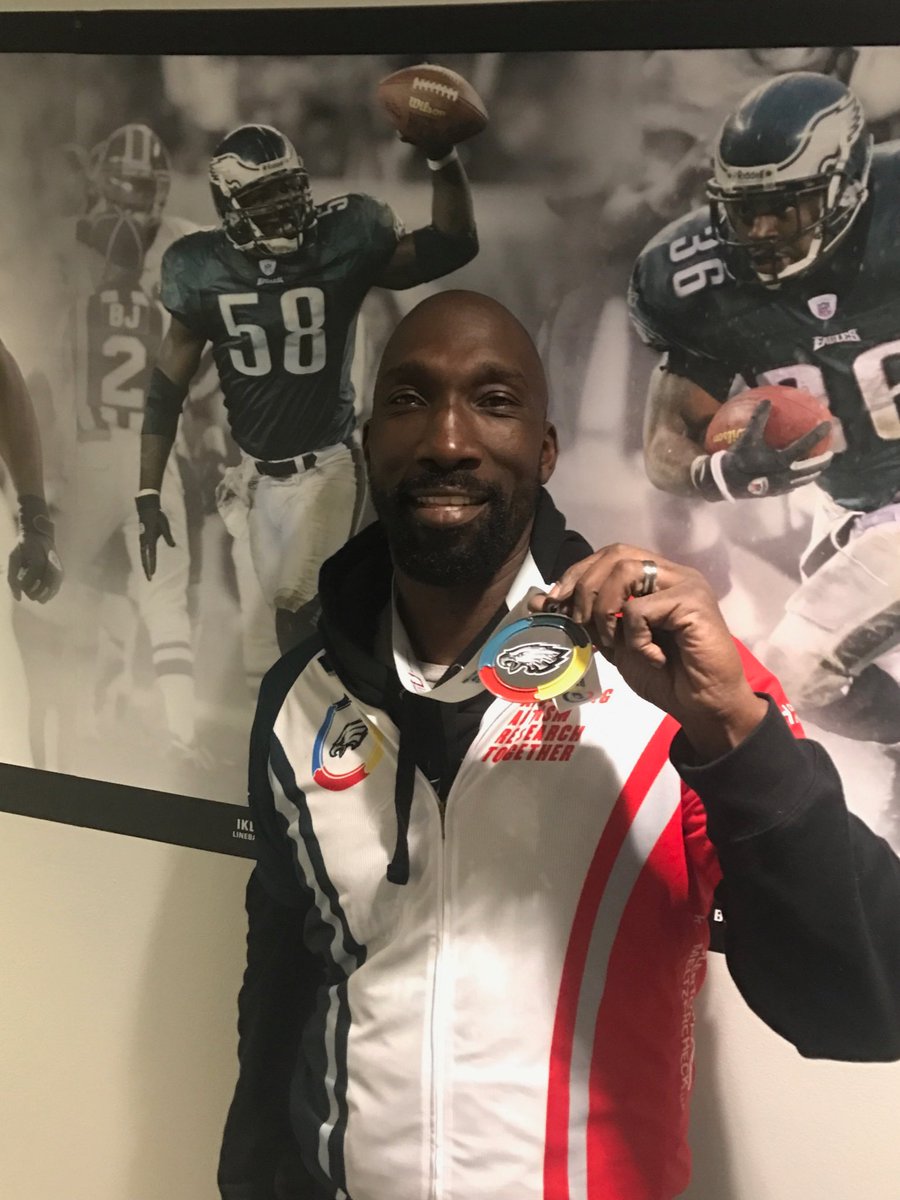 Ike58Reese's tweet photo. I'm still alive!!!!! #MadeItMom #EaglesAutismChallenge #FlyEaglesFly 😎👊🏿 https://t.co/DzKoc5BlKi