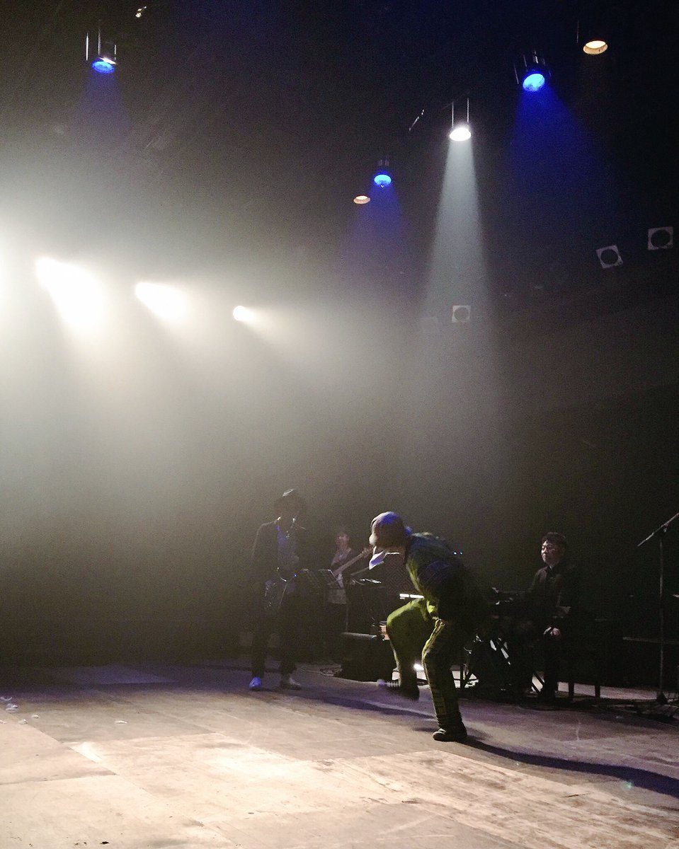 emitora3cha's tweet photo. 生きてて良かったーーー!!
て程の舞台だった。バンドもダンスもカッコ良すぎて観たいところあり過ぎて困った。名曲づくしの生演奏たまらん。。4回観たけど、もう観れないのかー。。って感じ。
感謝な二日間でした!
ギターやるかな。。
#zuja https://t.co/fsZ5iQvSx0