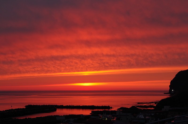 nikunokudo's tweet photo. 雨上がりの夕焼け
＃岩宇夕焼け倶楽部
＃泊村＃岩宇＃後志＃北海道 https://t.co/kVhgUvXycN