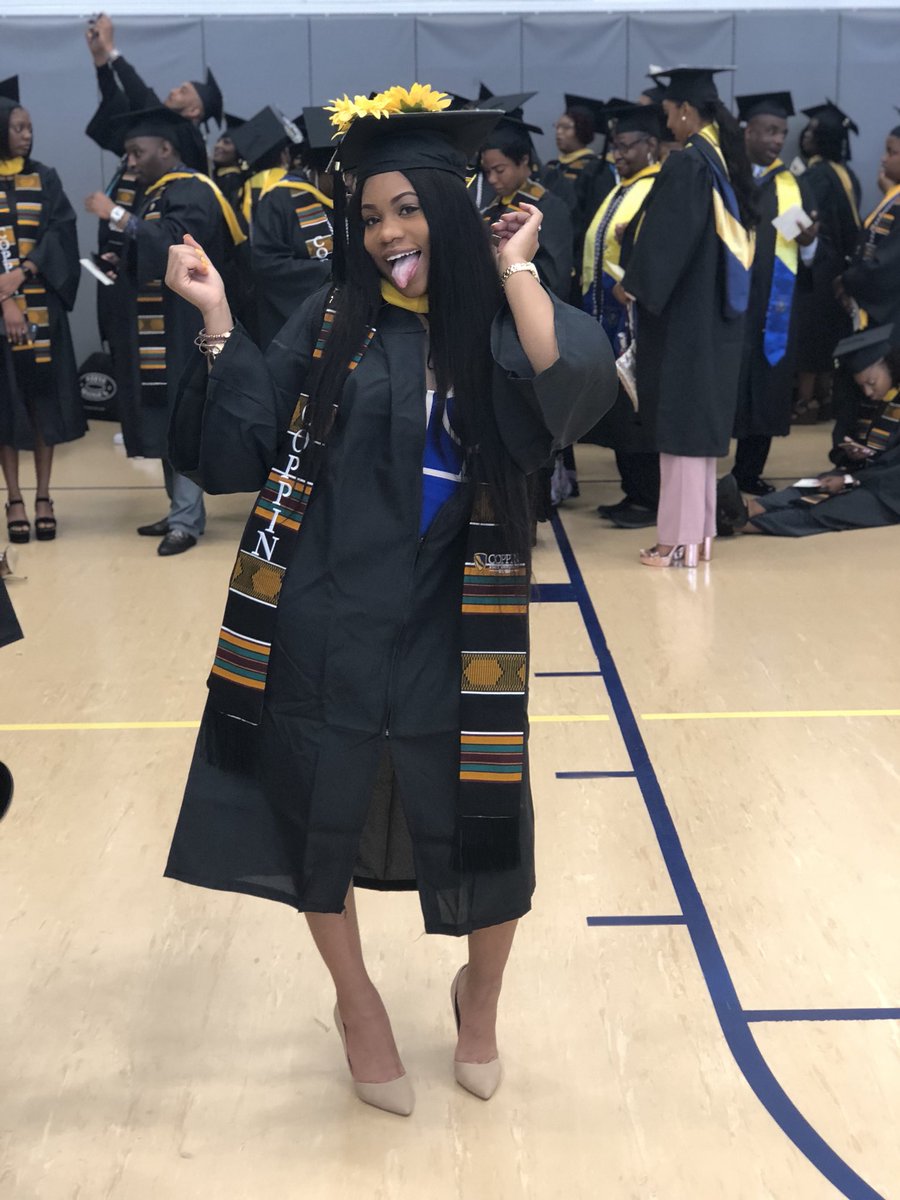 Mirandize_Me's tweet photo. Had to talk to God, dropped down, and prayed for this, To my surprise, He replied, said, "You made for this" 👩🏽‍🎓🙏🏽✨ #CSUAlumna #ClassOf2018🎓 https://t.co/HFcBaLvM8W