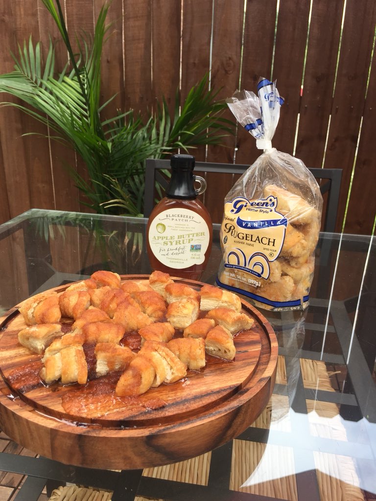 BLMTsFoods's tweet photo. We bet @GreensBabka and @theblackberryp didn’t know their products complemented each other so well. Come in today for free samples and great promotions!! https://t.co/9k8Aj1o0N9