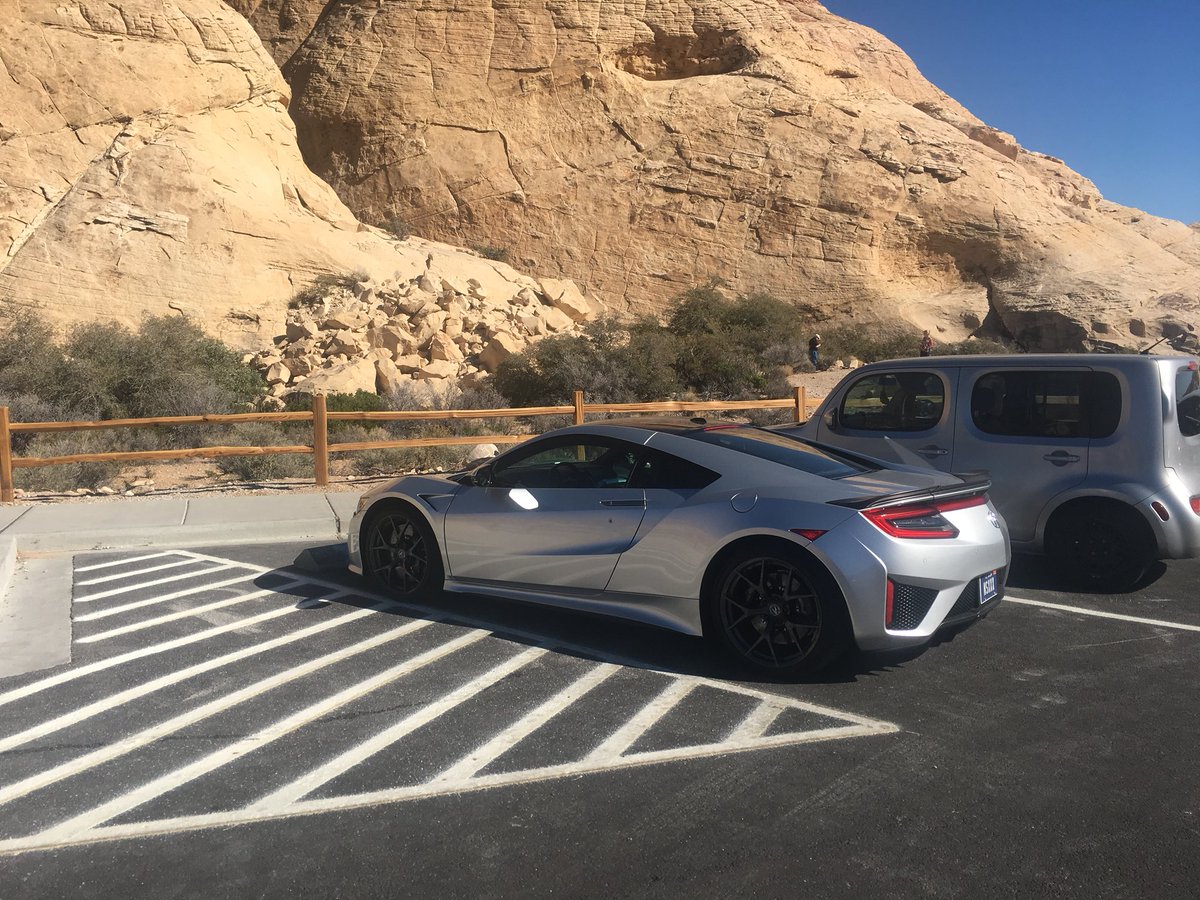 WombatBeatz's tweet photo. #NSX #Vegas #redrocks... who owns this? 
#goals 

Super car by 2019 👍🏽 https://t.co/6dnYESylO0