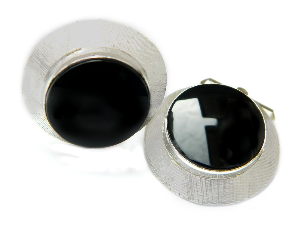 JewelryQuest's tweet photo. NEW! Destino Black Onyx Sterling Silver Cufflinks https://t.co/kpEQeTqFTG via @Etsy @JewelryQuest  #vintagestyle #vintageshop #fordad #giftsforhim #giftshop #FathersDay #SterlingSilver #sterlingforhim #vintagejewelry https://t.co/baV7QAtioX