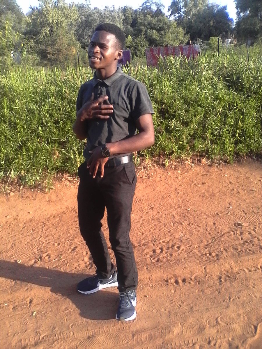 Merald39149892's tweet photo. "U yazi thanda mutu uvele u dlwale nga yeh"
That song https://t.co/mYirN0Btxc