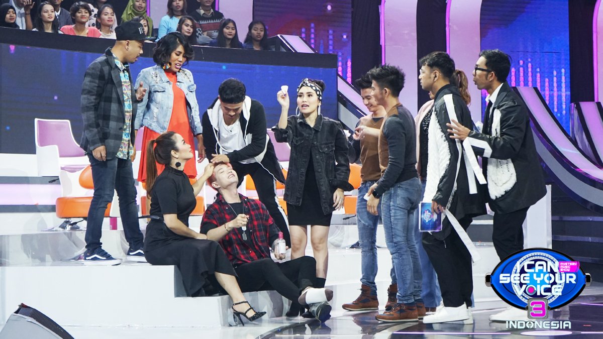 Woaaah!! Gara-gara salah tebaaak Oppa Lee harus hapus make up!!! Tidaakk.. #ICanSee3RizkiRidho