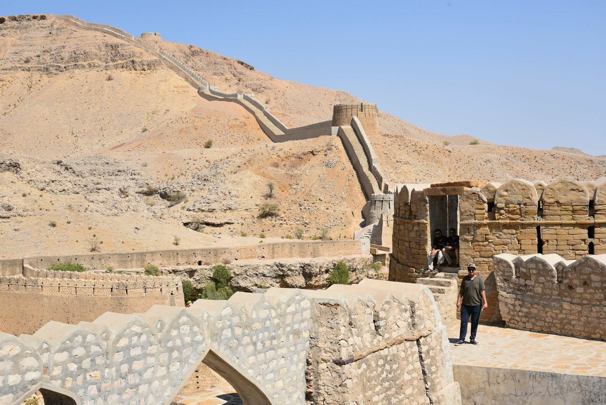 PakistanNature's tweet photo. The Ranikot fort in Sindh is believed to be the biggest fort in the world, with a circumference of 32 KM

#Pakistan https://t.co/hNThj8zXwi