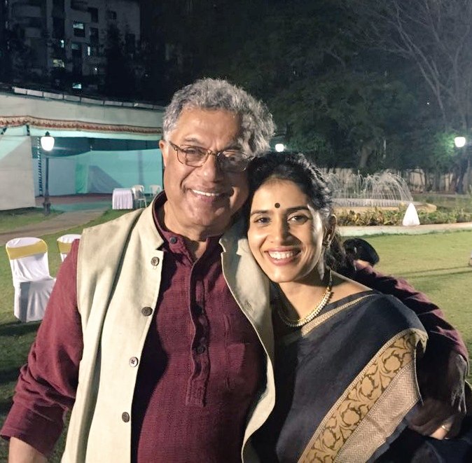sonalikulkarni's tweet photo. Happy Birthday my dear Girish Uncle 🤗 Thank you for instilling the belief in good work, talent, study, traditions and rebellion and beyond anything in simplicity of life 💚 I would have been nowhere without #Cheluvi 💕 #HBD #GirishKarnad https://t.co/WCRGYPCO7c