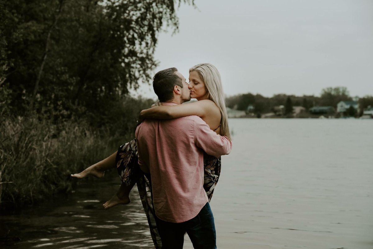 GoodingImages's tweet photo. Take me down to the little white church. 

#engagementphotographer #weddingphotographer #elopementphotographer https://t.co/Vyo0vv6foJ