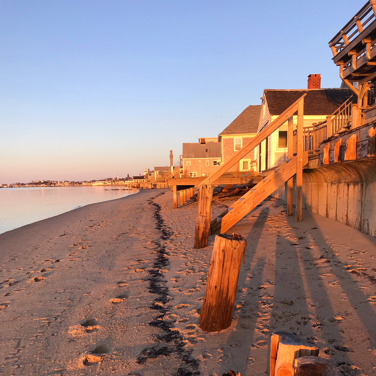 SaltHouseInn's tweet photo. There's no way to describe the light of a Ptown sunrise. You have to experience it for yourself. Do you have plans this Memorial Day Weekend because we have a few rooms left. What are you waiting for?! Give us a call. #saltstyle #salthouseinn #ptown https://t.co/jZGIvinXs5