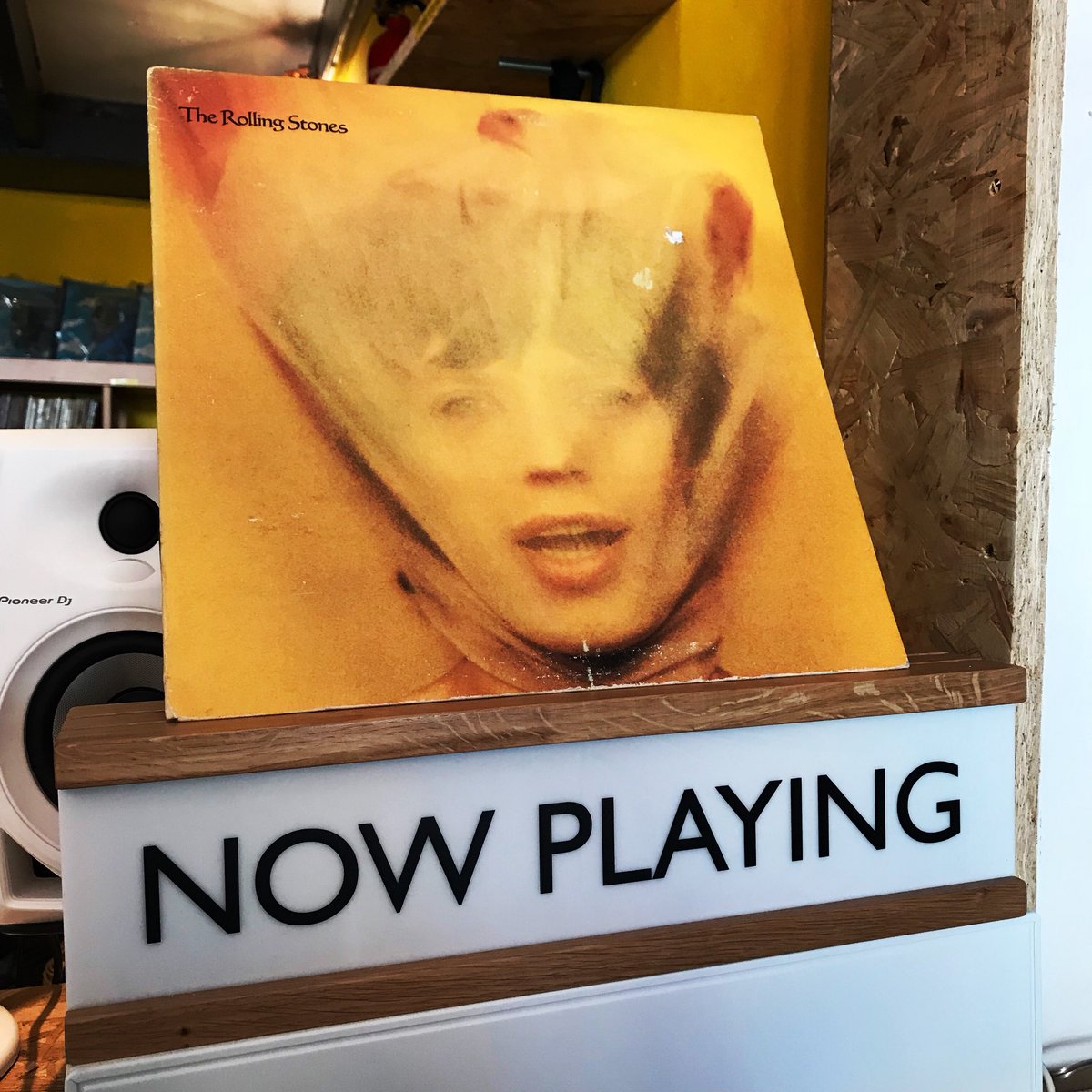 Atomic_LDN's tweet photo. #nowplaying
Goats Head Soup - Rolling Stones
#music #rollingstones #therollingstones #goatshead #vinylrecords #vinylrecord #vinylrevival #vinylshop #recordstore #islington #camdenpassage #atomicldn https://t.co/rrvmllY0nZ