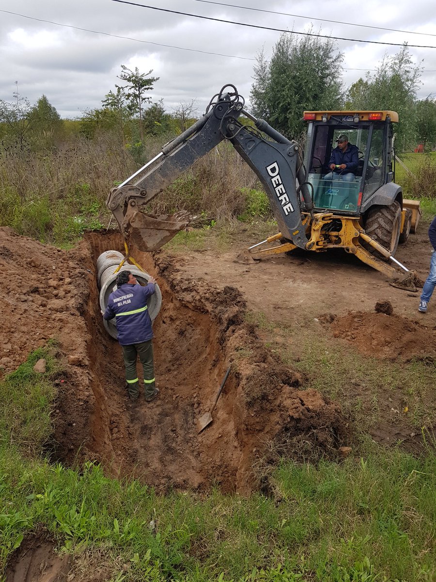 juanmoraco's tweet photo. AHORA: Seguimos priorizando las obras hidráulicas sobre las calles paralelas a la Avda. Mitre #BarrioRioLujan #Manzanares @MunicipioPilar @NicoDucote https://t.co/9urXDrcLF4