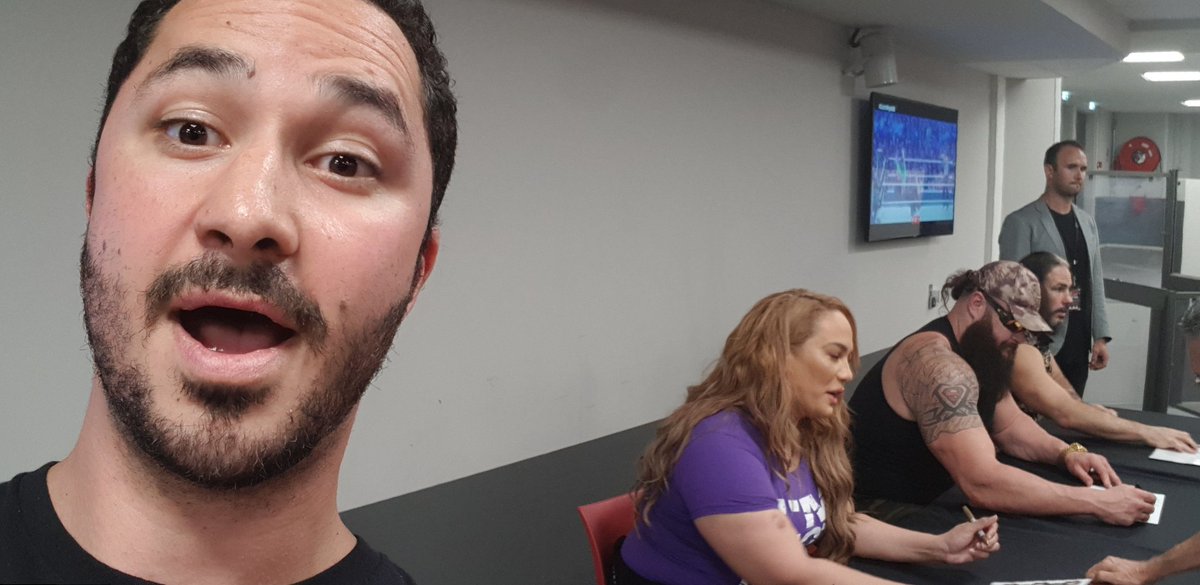 sylvainguern's tweet photo. Photobomb #WWEParis #packVIPWWE @NiaJaxWWE de rien = you're welcome @OfficielCAQ @JPCatch @WWEenFrance @SoCatchHal @AxellentGarcon @98enigma https://t.co/0Demcka3P6