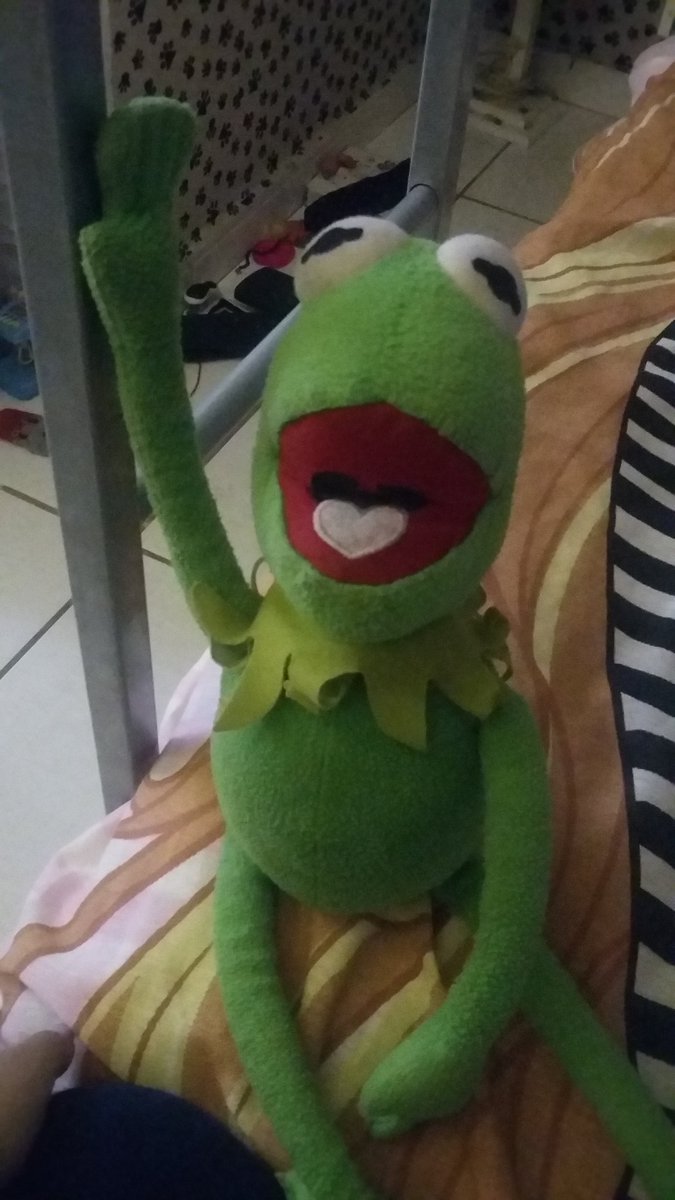cofesana's tweet photo. minha mãe me deu esse  boneco KKKKKKKKKKKKK https://t.co/2WlV2uAi5u