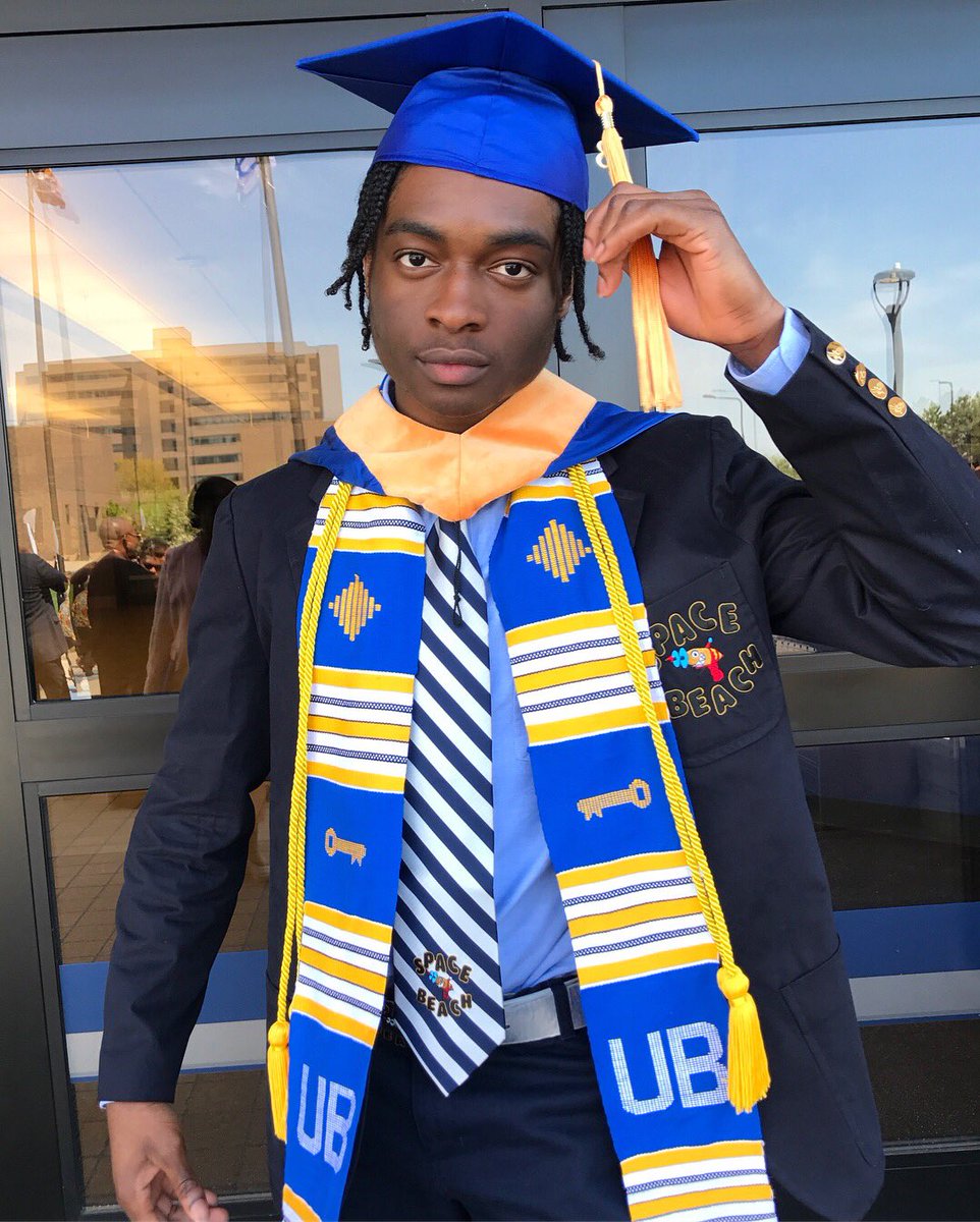 GUACAWOLE's tweet photo. 1 of 3 Black Men
1 of 6 Black Students
&amp; Became the Youngest Man to ever graduate from University at Buffalo School of Nursing @ 20yrs old👨🏾‍⚕️👨🏾‍🎓📈 https://t.co/A1wqNNV0I6
