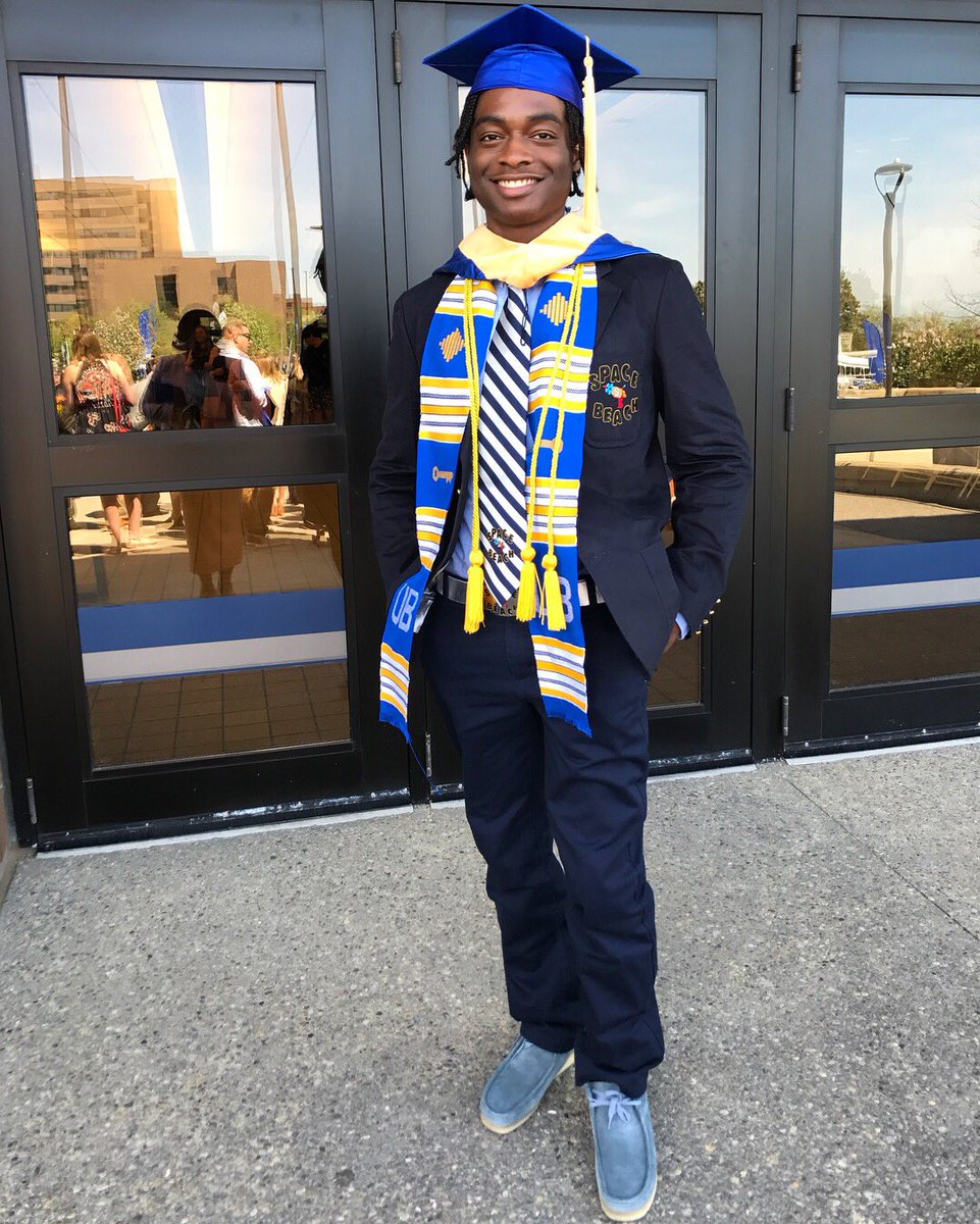 GUACAWOLE's tweet photo. 1 of 3 Black Men
1 of 6 Black Students
&amp; Became the Youngest Man to ever graduate from University at Buffalo School of Nursing @ 20yrs old👨🏾‍⚕️👨🏾‍🎓📈 https://t.co/A1wqNNV0I6