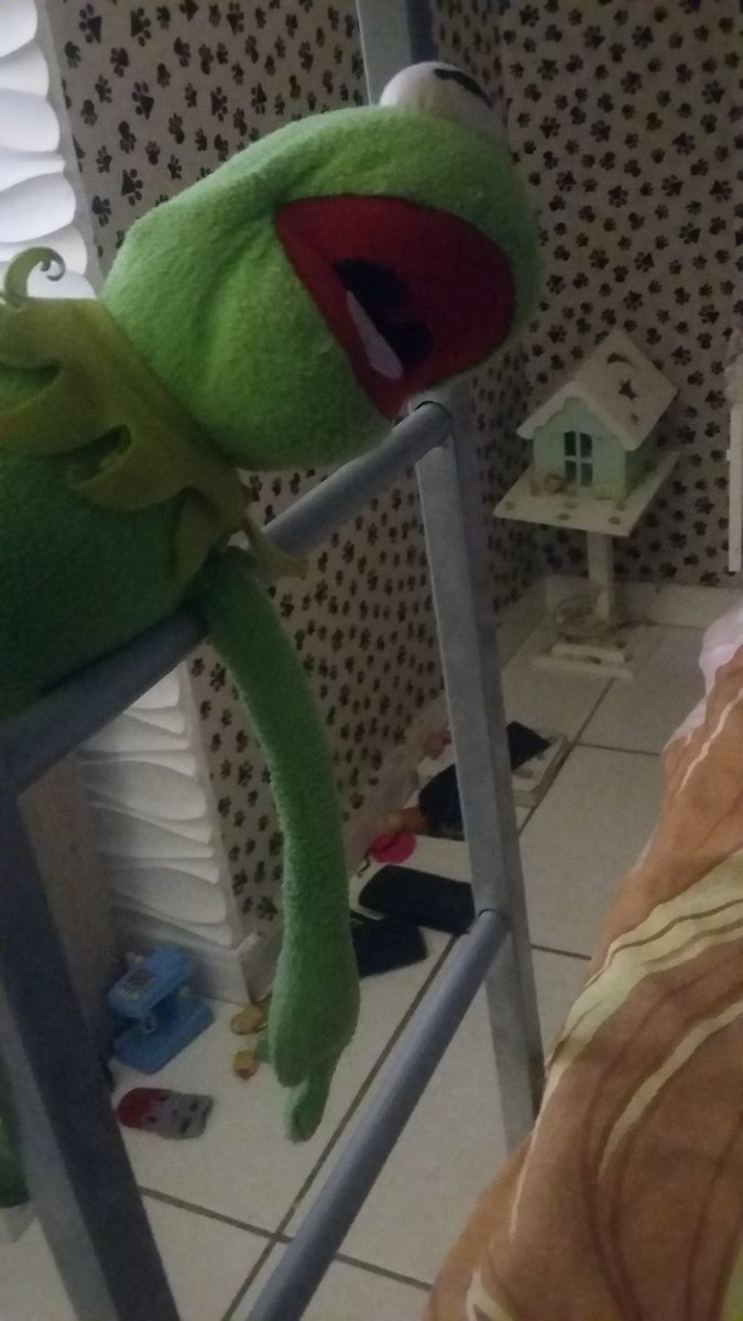 cofesana's tweet photo. minha mãe me deu esse  boneco KKKKKKKKKKKKK https://t.co/2WlV2uAi5u