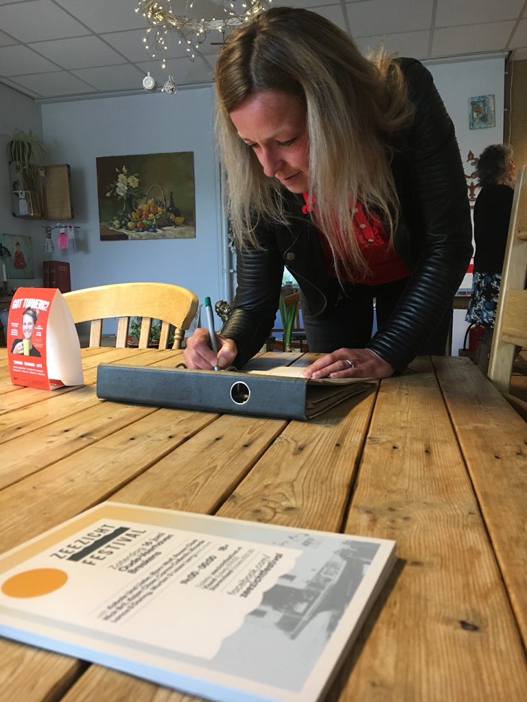 ZeezichtFest's tweet photo. Gisteravond was de buurtbijeenkomst voor #ZZ18. De opkomst was laag, een positieve reactie dus op de buurtbrief! https://t.co/84ebcoQbRd