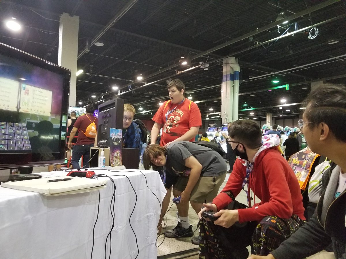 shotgunninja's tweet photo. Hanging with @themoonfields dev Raf at #ACen2018 https://t.co/j686jbCDGB