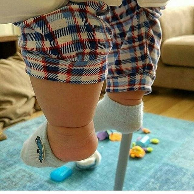BabyCareMag's tweet image. Don’t lose your sock! Babies love to kick socks off their feet!😀 #babyfeet #babycaremag #lostsock
📷@babies.awesome ift.tt/2IznPd8