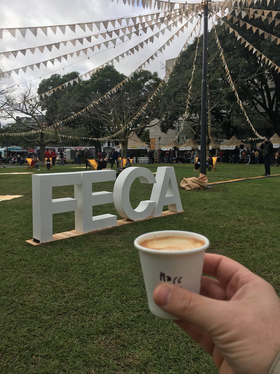 RogerSchultz's tweet photo. Sos un adicto como yo AL BUEN CAFÉ? No te podes perder #FECA estoy como nene en juguetería (aunque debe ser por la cafeína 😂) (plaza al lado del MALBA) FTW! https://t.co/BnCjnZ8erc