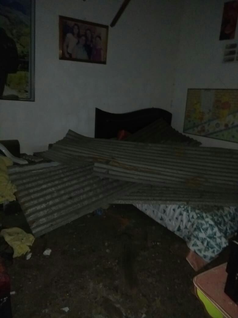 180GradosPrensa's tweet photo. #LoÚltimo en #DesdeOtroÁngulo | Lanzan explosivo a la casa de excombatiente de @FARC_EPueblo en #Algeciras #Huila. El hecho ocurrió contra Carlos Andrés Bustos Cortez, conocido como ‘Richard’, en el barrio La Floresta de esa municipalidad. https://t.co/ck9VTb4P65 https://t.co/6f6ZSw3ZZ9