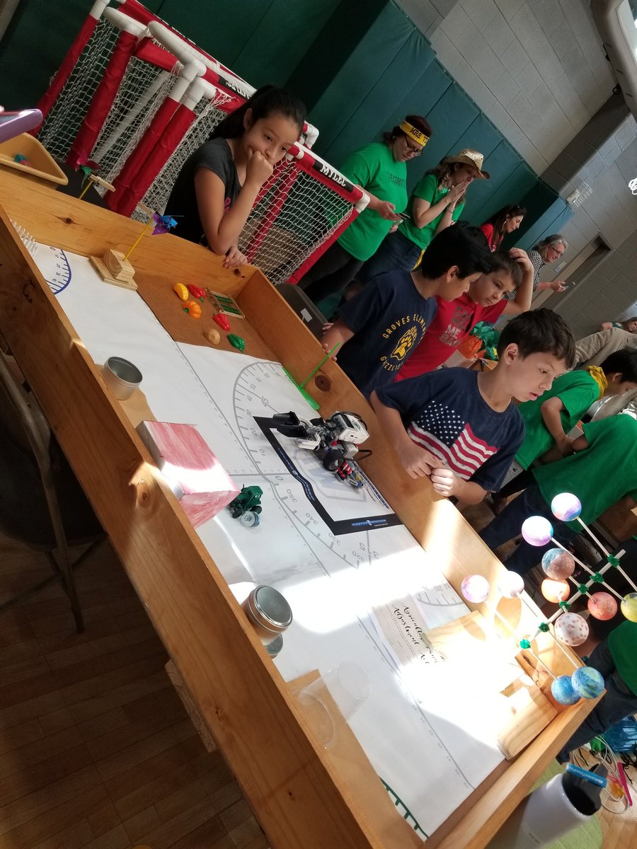 Kerra_Glover's tweet image. Getting set up! #wearegroves #grizzlyrobots #humblehero @WasteManagement @Humble_Science @mrsakopp