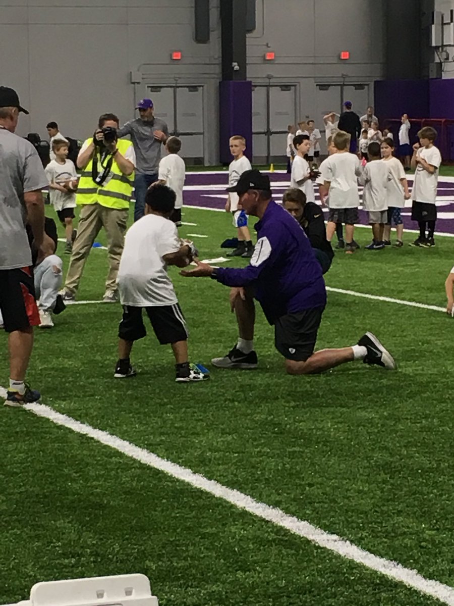 SarahKMoe's tweet photo. Doing what he does best! 💜💛@ZimFoundation @ProCamps @Medtronic #experience https://t.co/7BQfykN9q5
