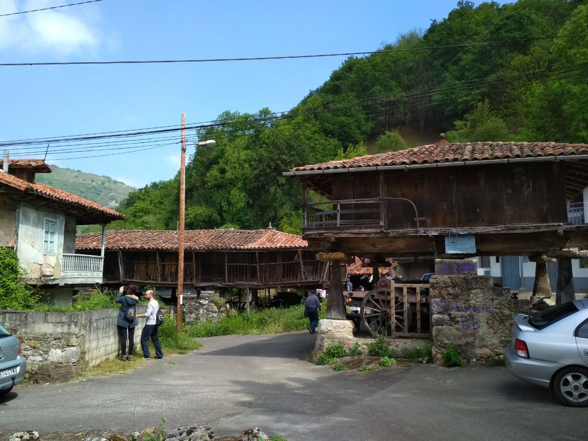 SomosUvieu's tweet photo. Las rutas históricas a pie volvieron a Trubia con el programa #Pueblu de @ParticipaOviedo y @OviedoTaboada https://t.co/qdV8Ks7kMt