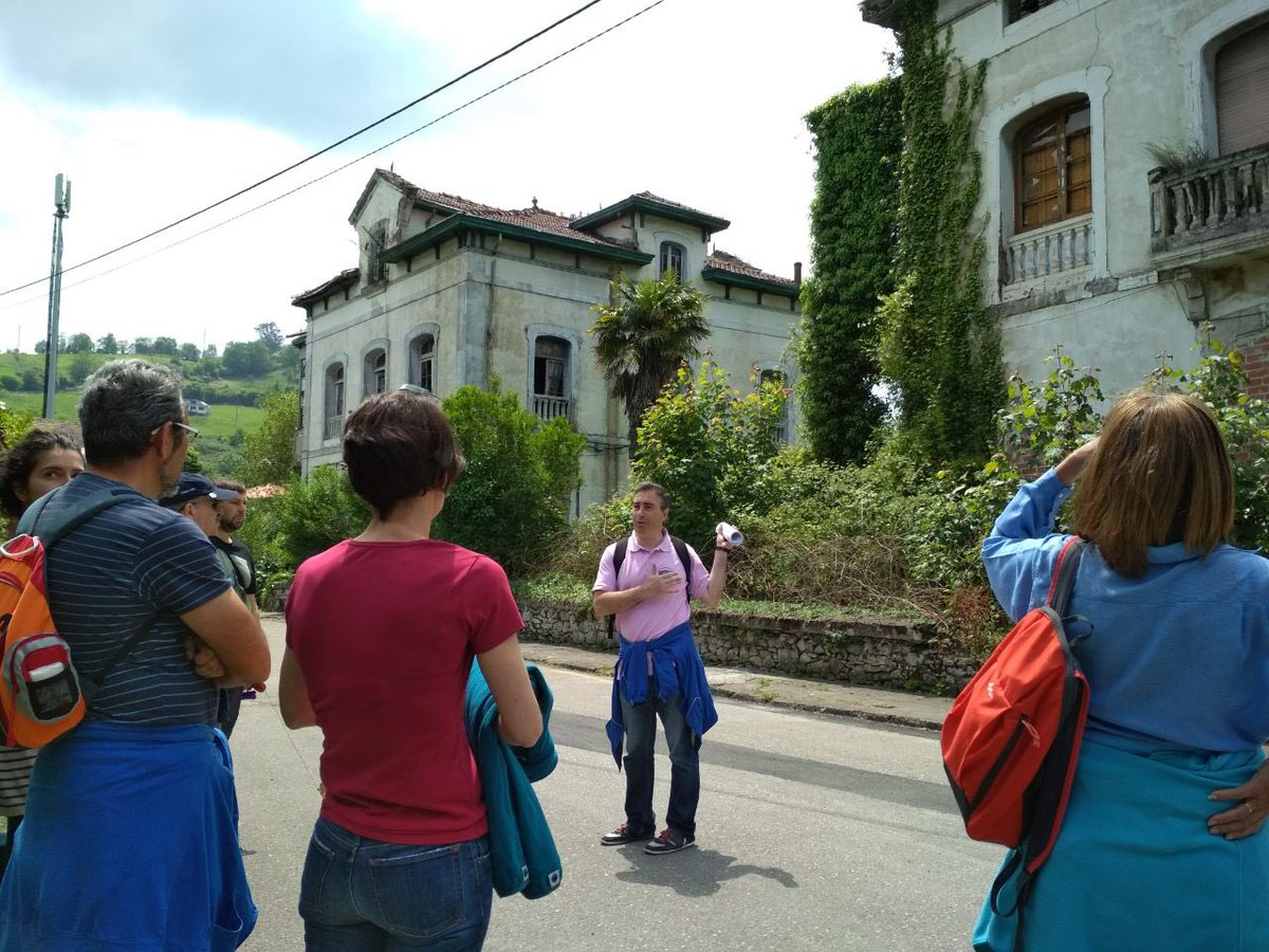 SomosUvieu's tweet photo. Las rutas históricas a pie volvieron a Trubia con el programa #Pueblu de @ParticipaOviedo y @OviedoTaboada https://t.co/qdV8Ks7kMt