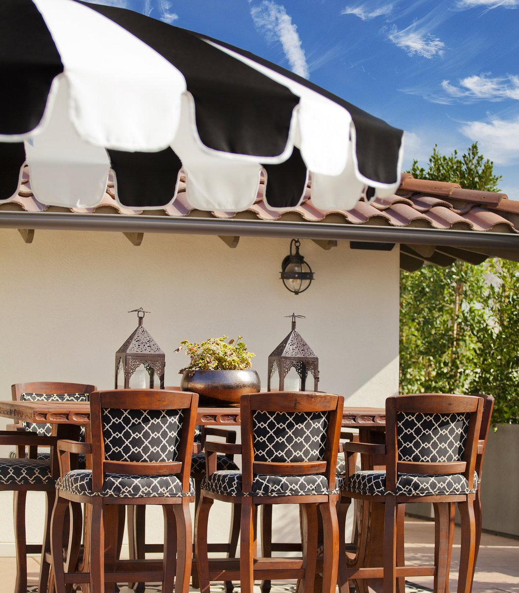 Patio season has arrived! 🌞
Who wouldn’t want to host a BBQ here? 😍
📍Broadstone Candara at Hancock Park, CA 
- Design by Hendy