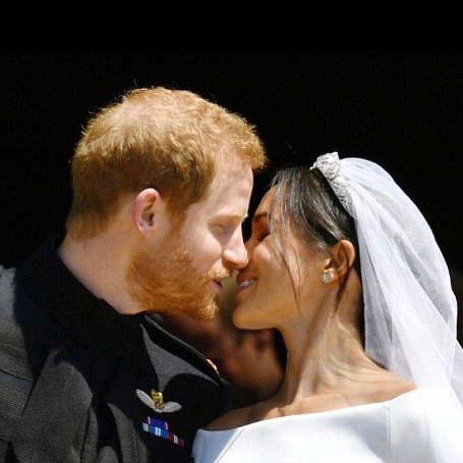 ShowbizAndNewz's tweet photo. #RoyalWedding #HarryAndMeghan
#royalweddingweek #royalwedding #princeharryandmeghan #dukeandduchessofsussex #royalfamily #britishroyals #britishroyalfamily #britishmonarchy https://t.co/8JsX8k26yO